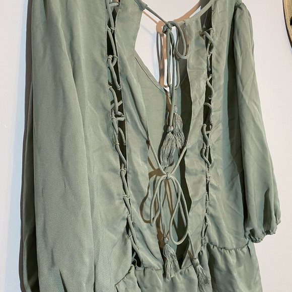 Cute Tie up, open back shirt from Buckle - Picture 6 of 6